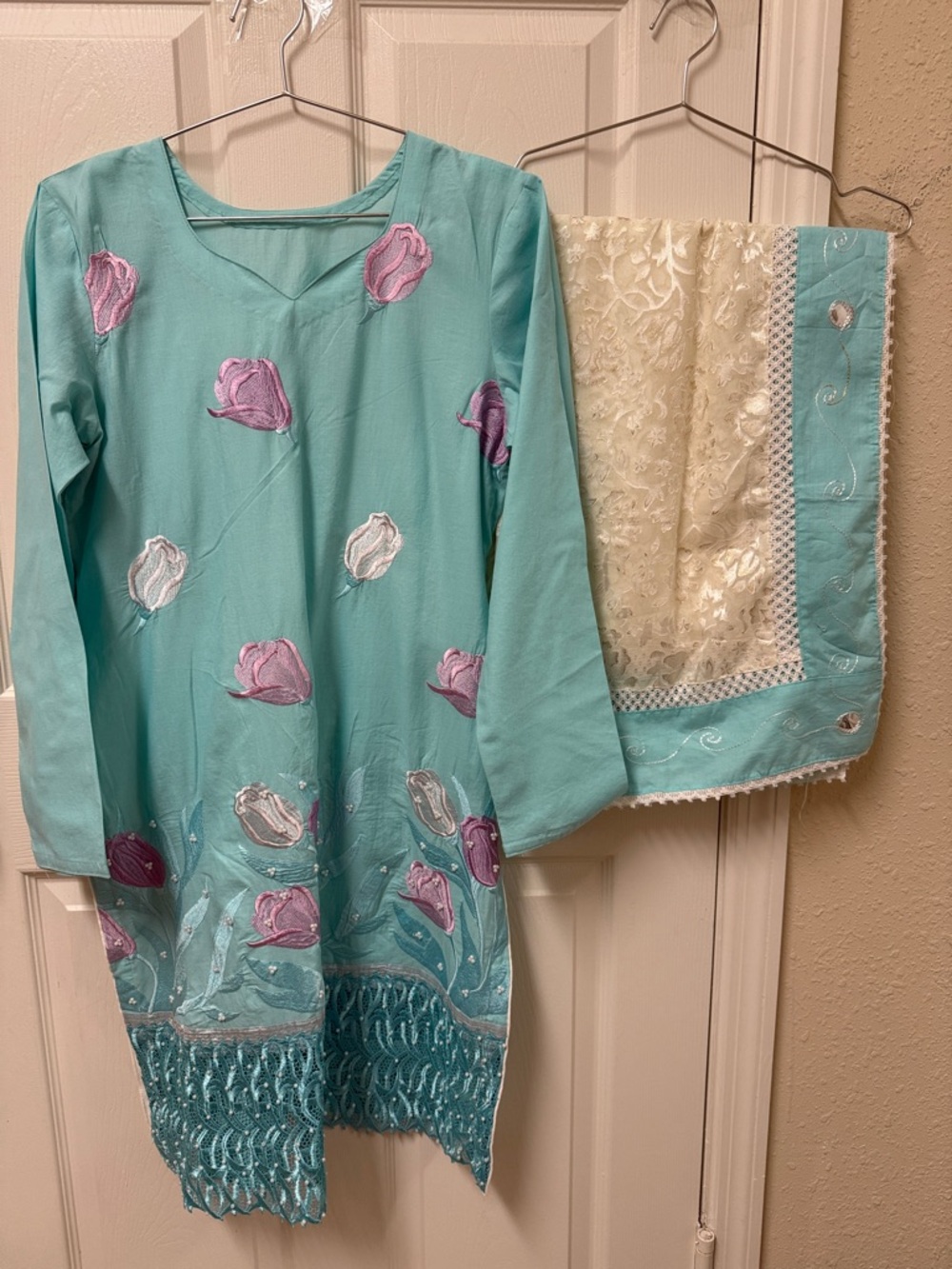 Pakistani Indian Turquoise Embroidered Kurta Set with Cream Lace Dupatta